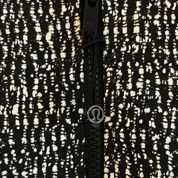 lululemon athletica Black and White Textured Jacket - Picture 5 of 5
